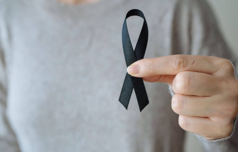 black ribbon